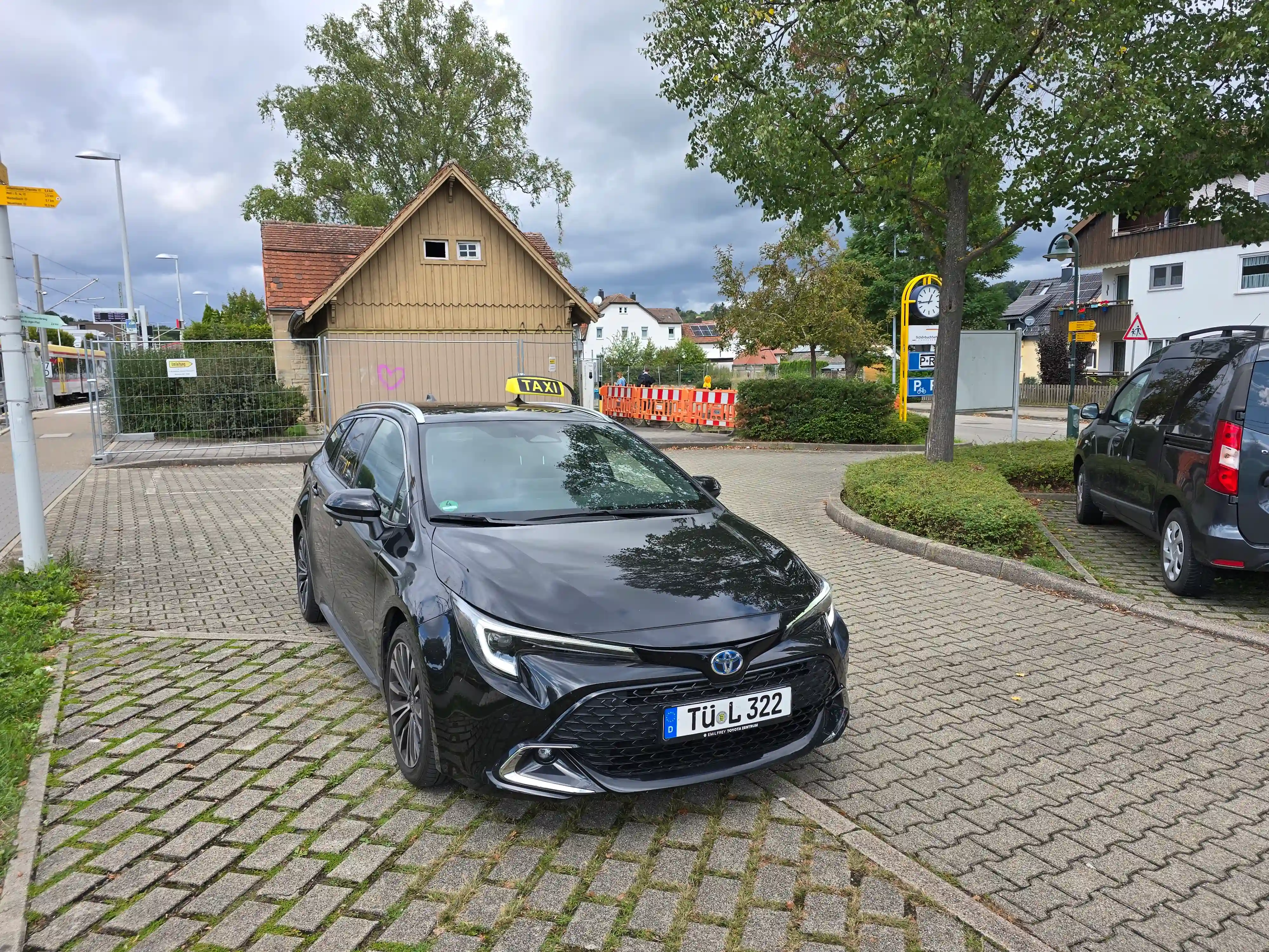 Taxista Taxi am Bahnhof Dettenhausen für vorbestellte Bahnhof-Abholungen